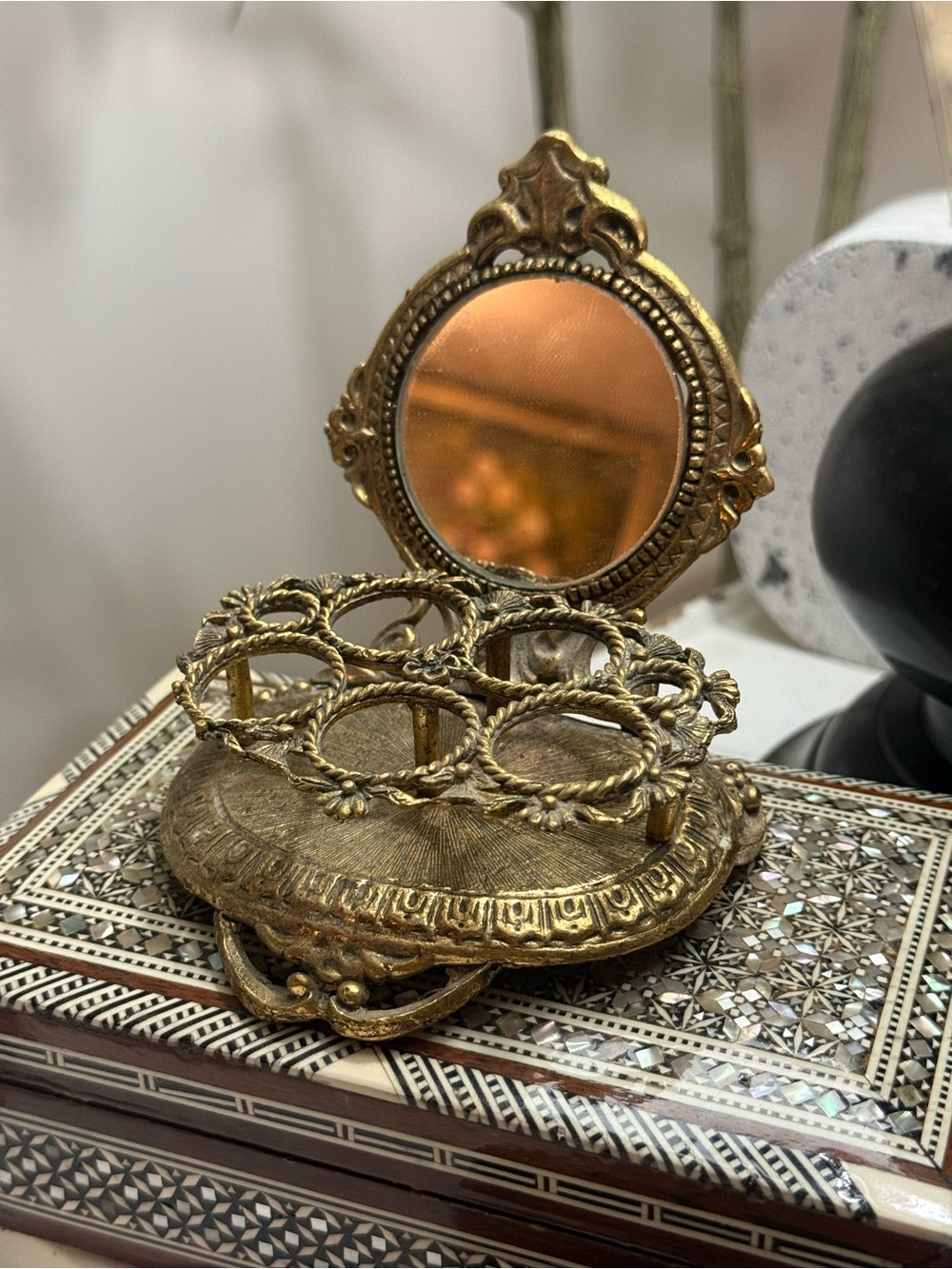 VTG Celeste | Gold Brass Lipstick Holder with a Small Mirror